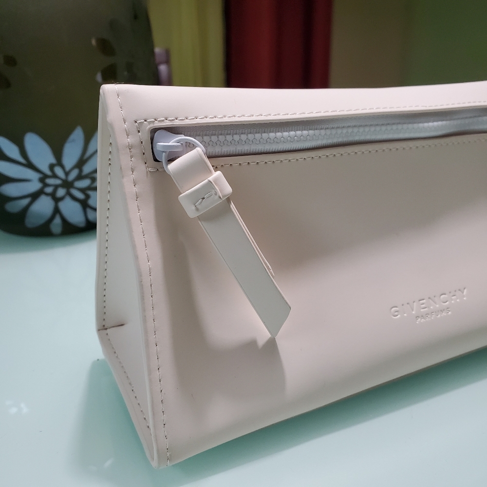 Givenchy Parfums Cosmetic Case - Picture 8 of 8